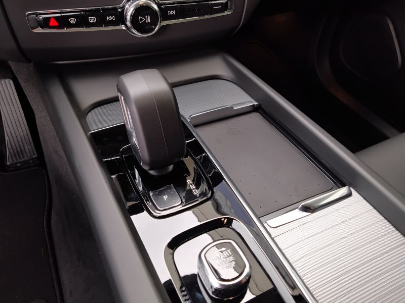 GuidiCar - VOLVO XC60 1 N.XC60 Recharge Plus Dark T6 AWD AUT Nuovo