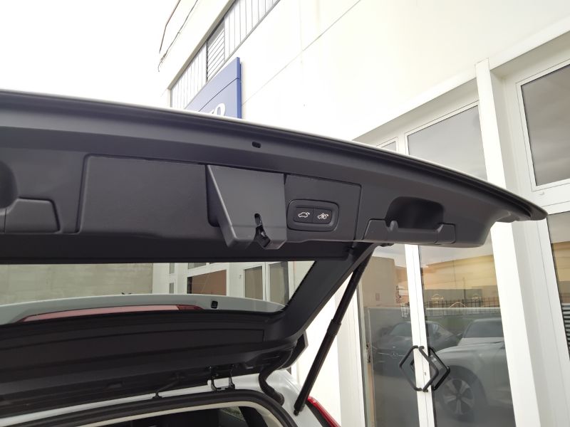 GuidiCar - VOLVO XC60 1 N.XC60 Recharge Plus Dark T6 AWD AUT Nuovo