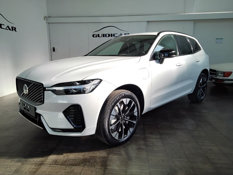 GuidiCar - VOLVO XC60 1 XC60 Plus Dark T6 AWD AUT Nuovo