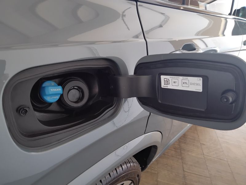 GuidiCar - VOLVO XC90 2020 XC90 2.0 b5 R-design awd geartronic my20 Usato