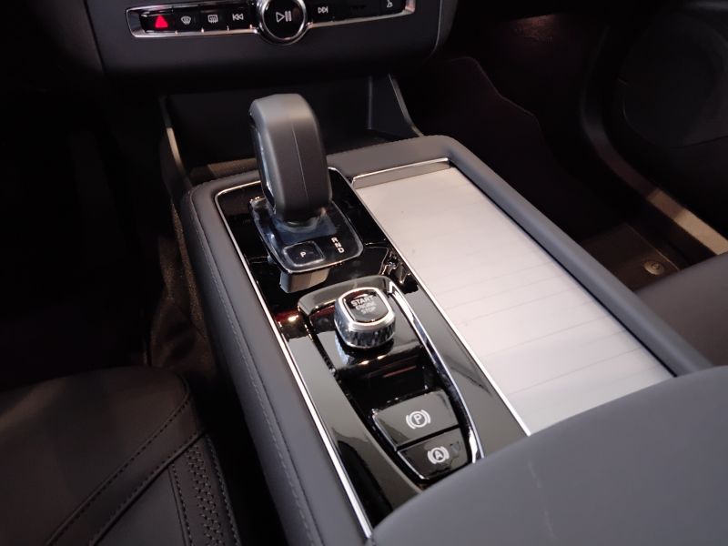 GuidiCar - VOLVO XC90 1 XC90 2.0 b5 Core awd 7p.ti auto Nuovo