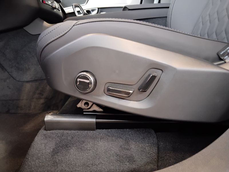 GuidiCar - VOLVO XC90 1 XC90 2.0 b5 Core awd 7p.ti auto Nuovo