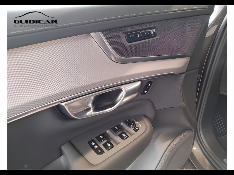 GuidiCar - VOLVO XC90 1 XC90 2.0 b5 Core awd 7p.ti auto Nuovo
