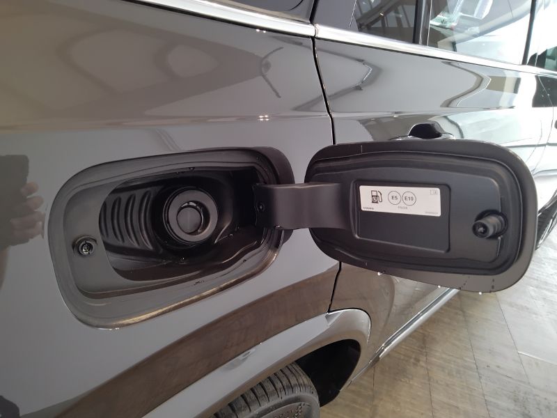 GuidiCar - VOLVO XC90 1 XC90 2.0 b5 Core awd 7p.ti auto Nuovo